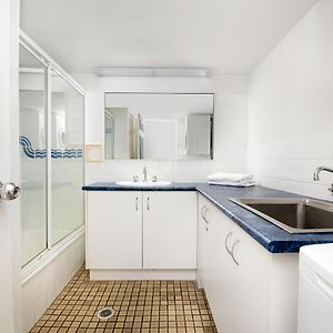 Deluxe One-Bedroom Apartment